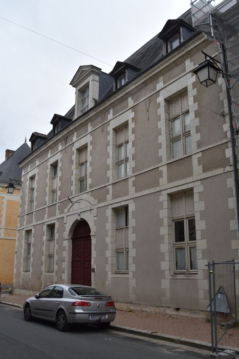 façade sur rue, vue générale