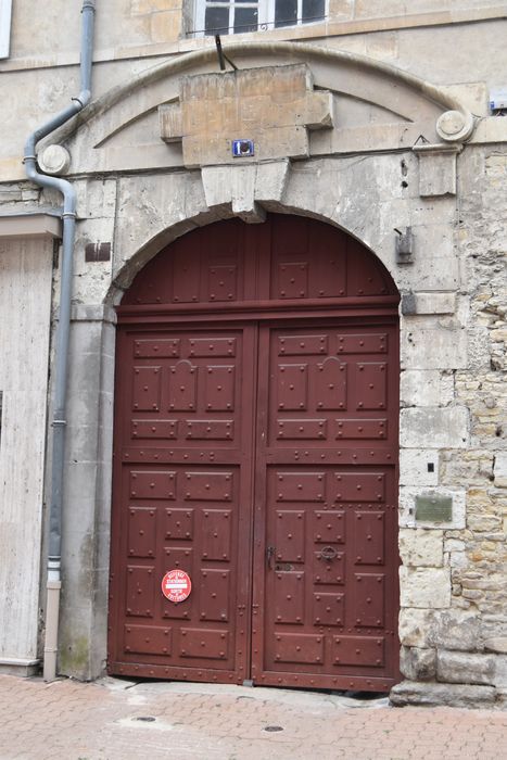 façade sur rue, vue générale du porche d’accès