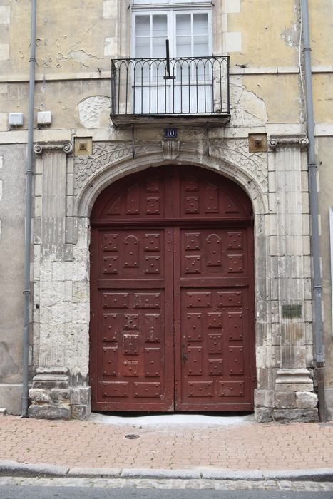 façade sur rue, vue générale du porche d’accès