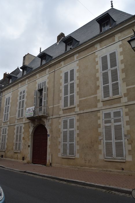 façade sur rue, vue générale