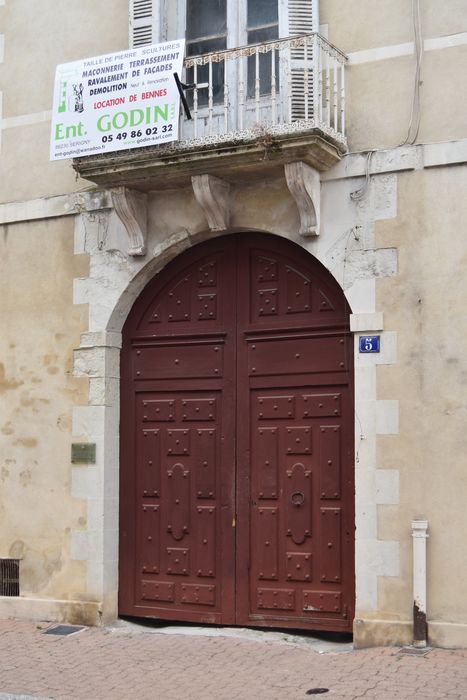 façade sur rue, vue générale du porche d’accès