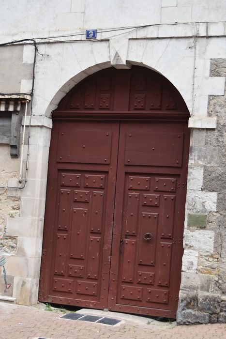 façade sur rue, vue générale du porche d’accès