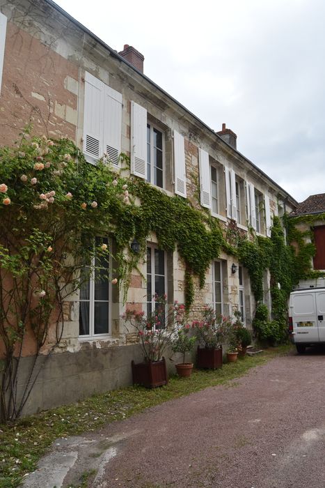 façade sur  cour, aile latérale, vue générale