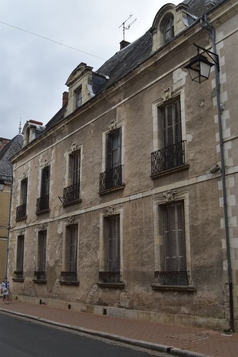 façade sur rue, vue générale