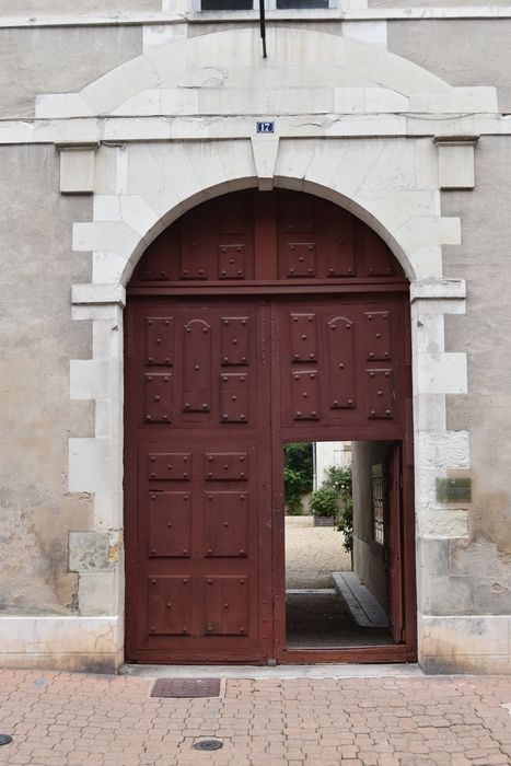 façade sur rue, vue générale du porche d’accès