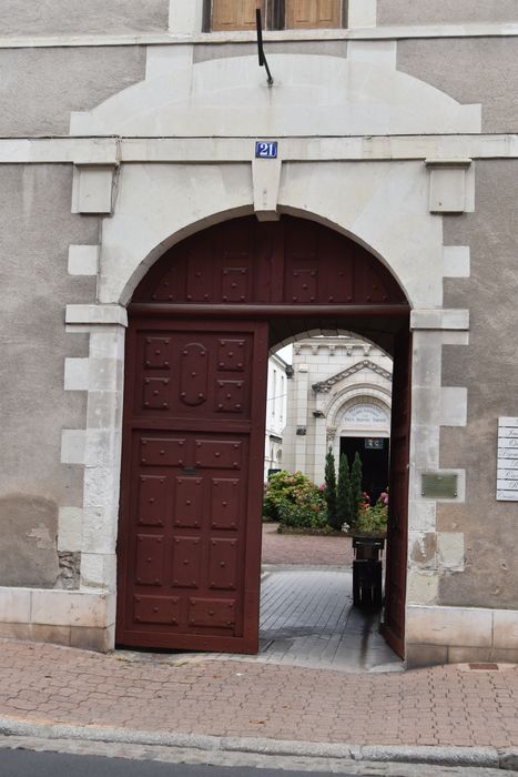 façade sur rue, vue générale du porche d’accès