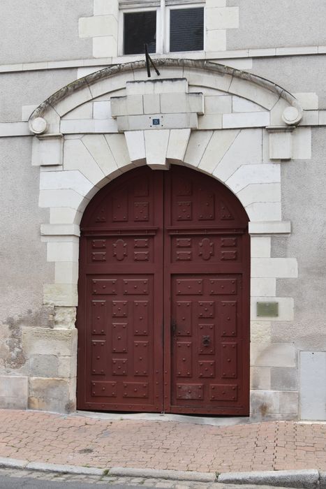 façade sur rue, vue générale du porche d’accès