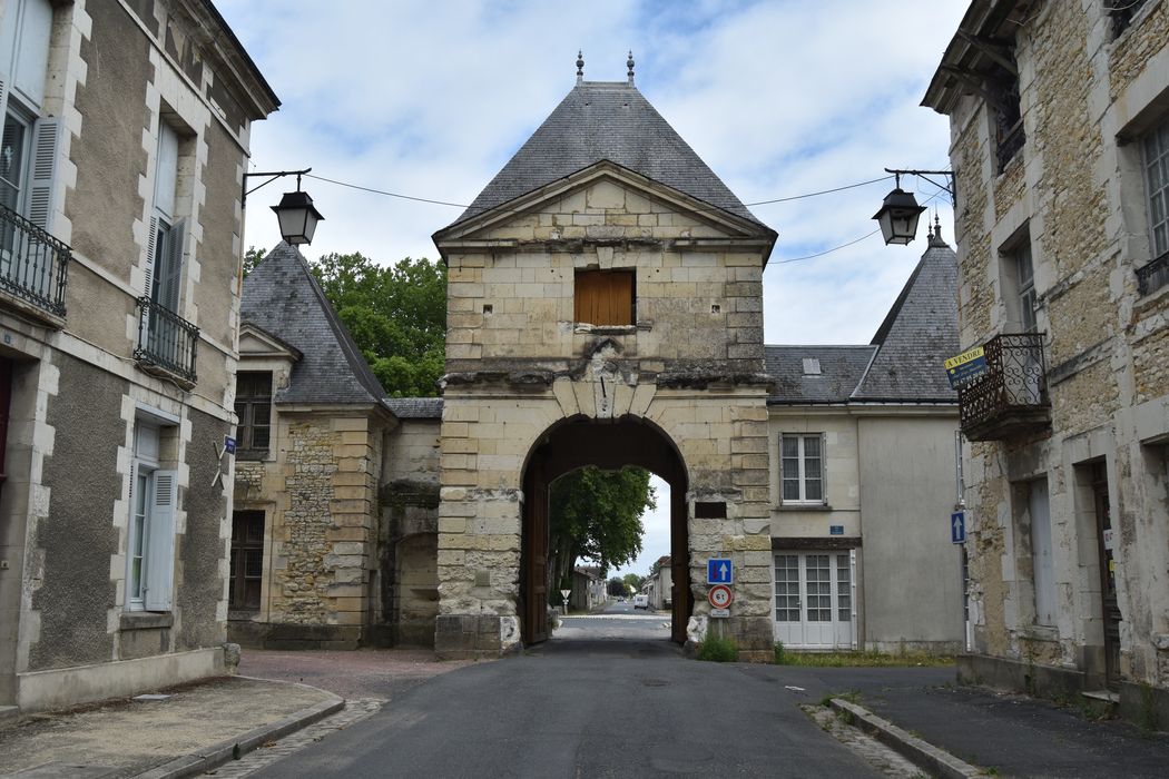 Porte de Chinon, élévation sud, vue générale