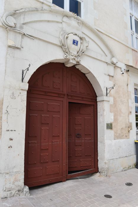 façade sur rue, vue générale du porche d’accès