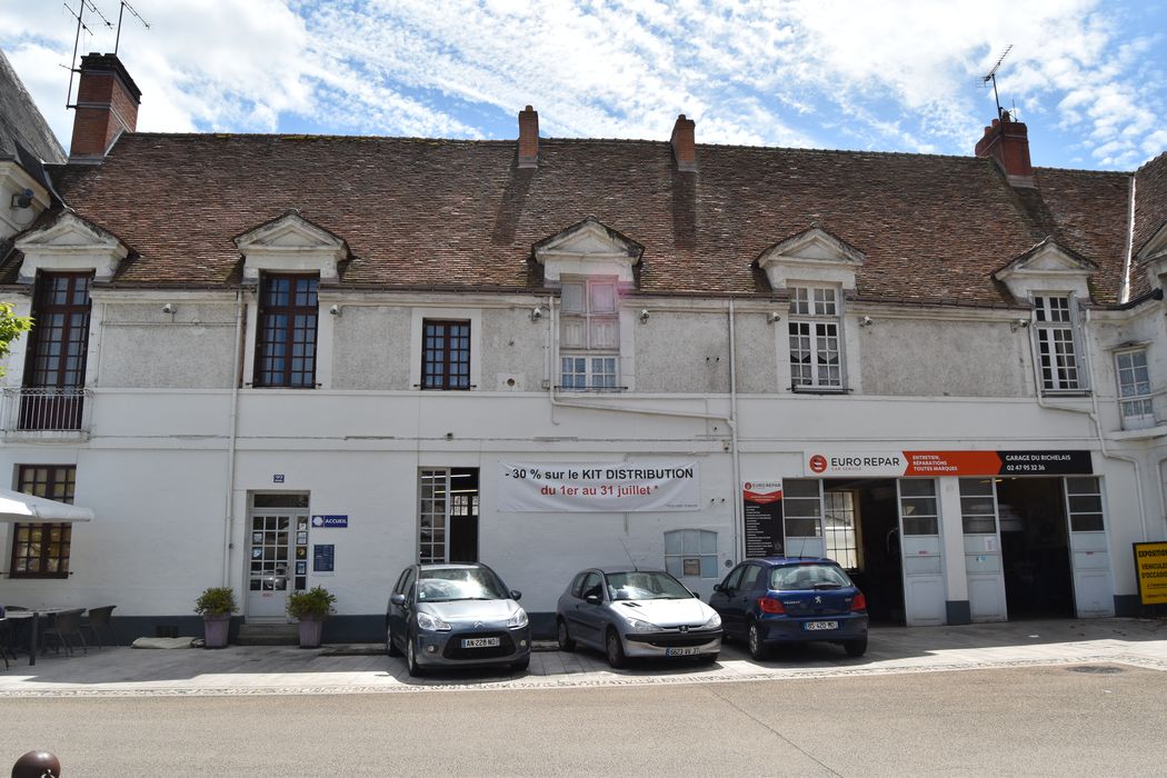 façade sur la place du Marché, vue générale