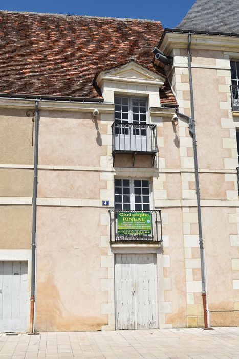 façade sur la place du Marché, vue générale