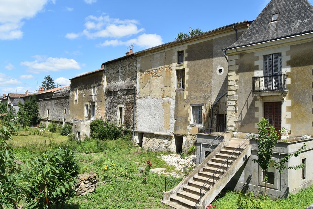 rempart situé dans la continuité nord de la porte de Loudun, vue générale