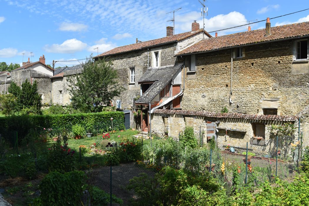 rempart situé dans la continuité nord de la porte de Loudun, vue partielle