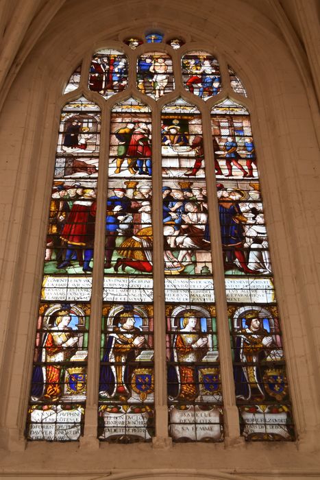 verrière n°4 : la flagellation, piété et charité de saint Louis, Anne de Forez et Louis de Bourbon, Isabelle de Valois et Pierre de Bourbon