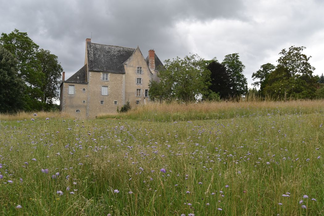 vue générale du château dans son environnement depuis le Nord