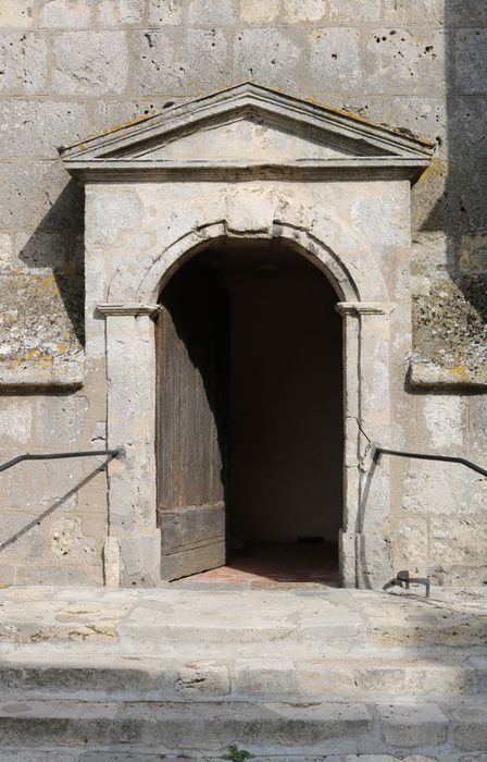 façade ouest, porte d'accès sud