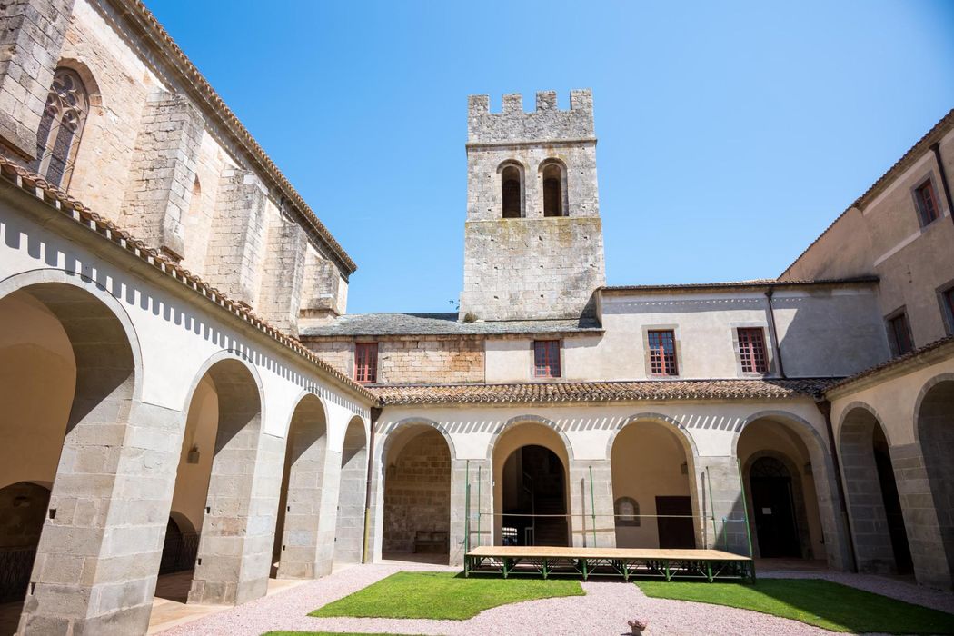 cloître, galeries nord et est