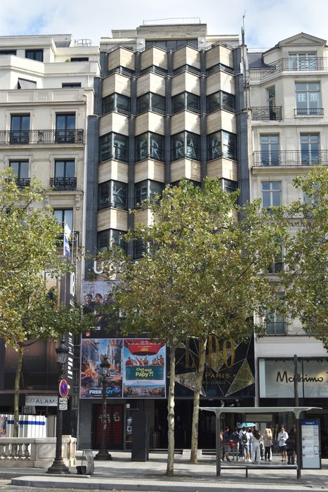 façade sur l'avenue des Champs-Elysées