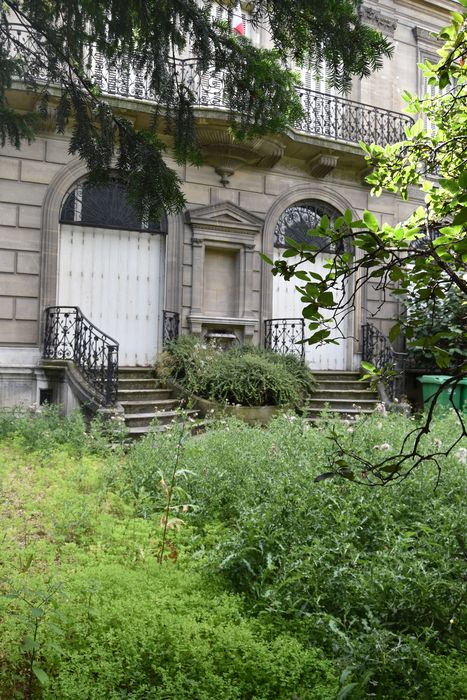 façade sur l'avenue Foch, vue partielle