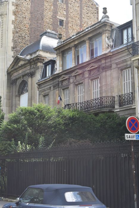 façade sur l'avenue Foch, vue partielle