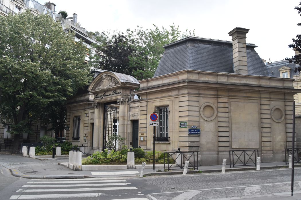 pavillon d'entrée de droite sur la place du Chancelier Adenauer