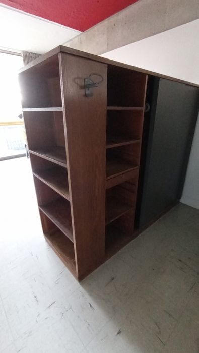 chambre, détail d'un meuble de rangement