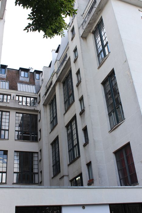 façades sur cour côté rue Victor Schoelcher, vue partielle