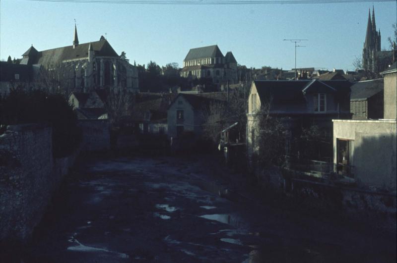 Absides des deux églises et l'Eure au premier plan