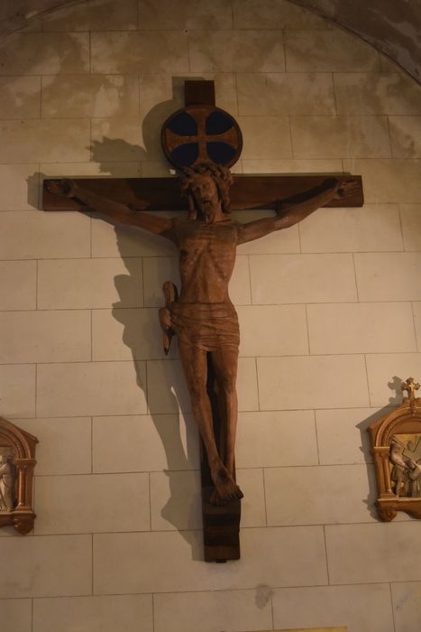 Statue : Christ en croix