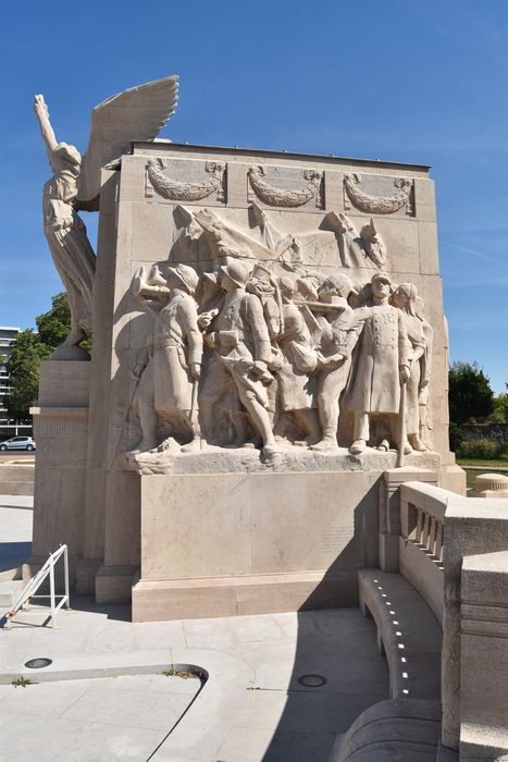 vue partielle du monument