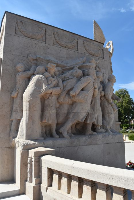 Vue partielle du monument