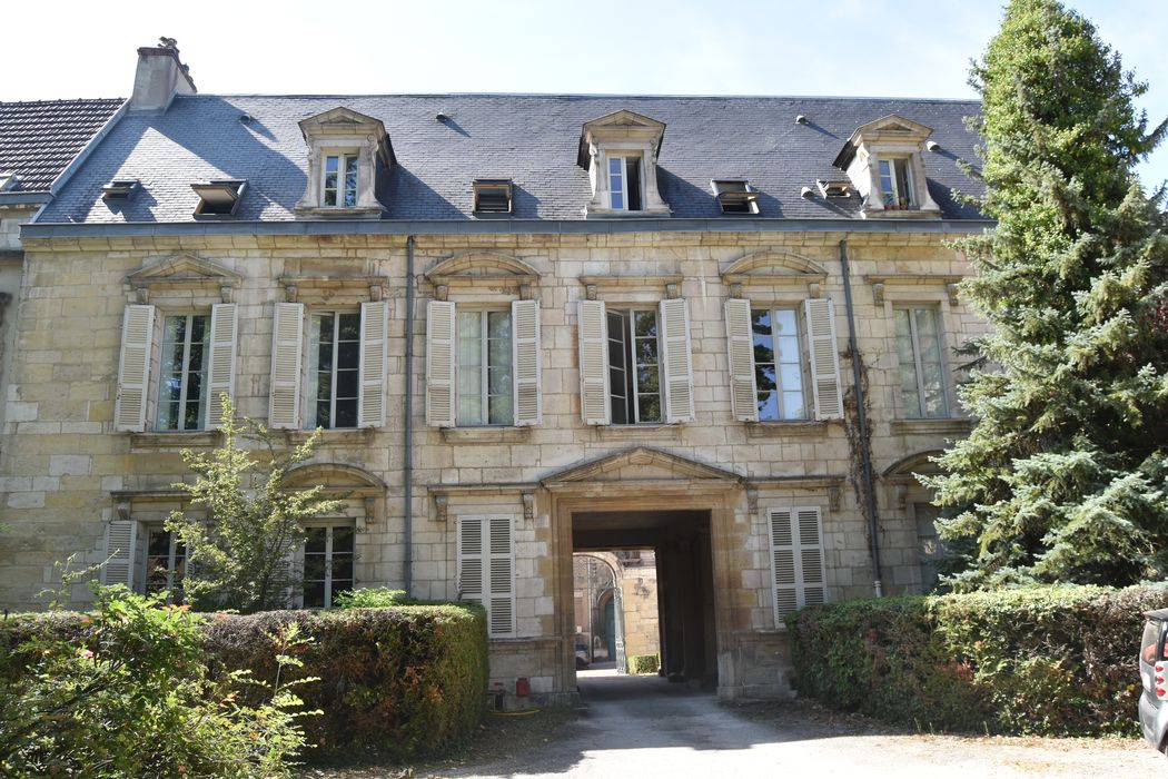 façade sur jardin du n°43