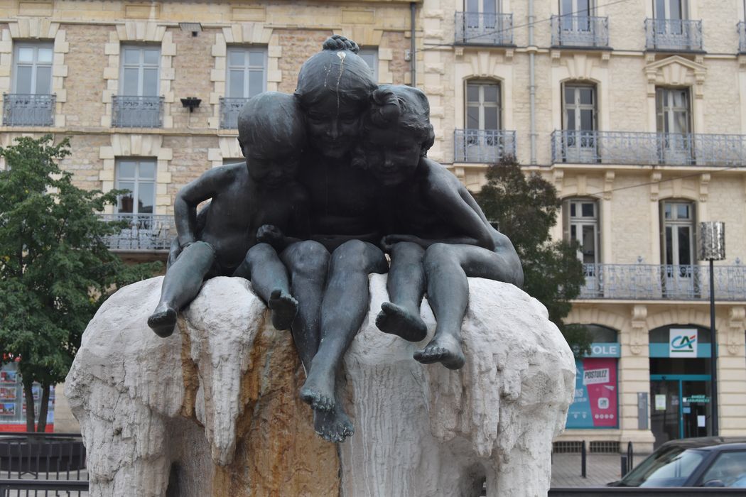 fontaine de la jeunesse, vue partielle