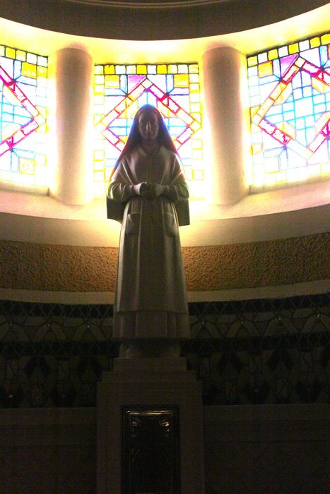 statue : sainte Bernadette