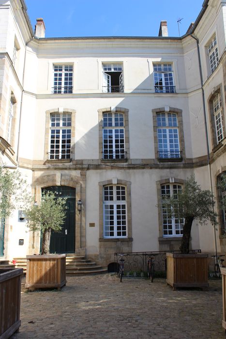 façade sur cour