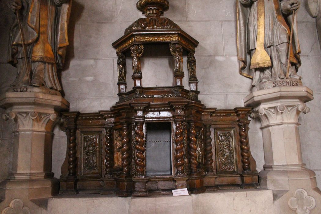 tabernacle, ciborium (baldaquin), statuettes : Saint Pierre et Saint Paul