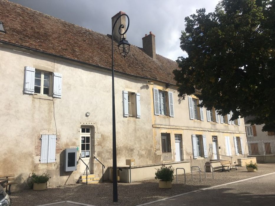 façade ouest  située dans le prolongement de la porte d’accès de l’ancien câteau