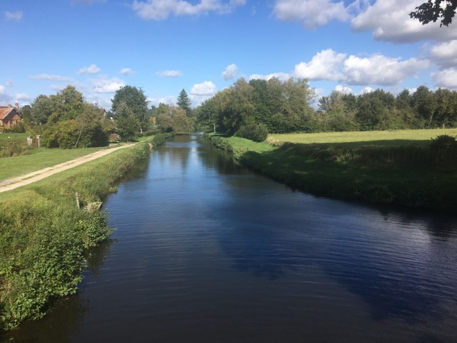 vue générale du canal d’Orléans en direction du Nord-Ouest