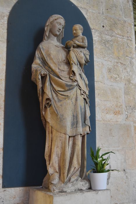 Statue (grandeur nature) : Vierge à l'Enfant dite Notre-Dame d'Ecouis