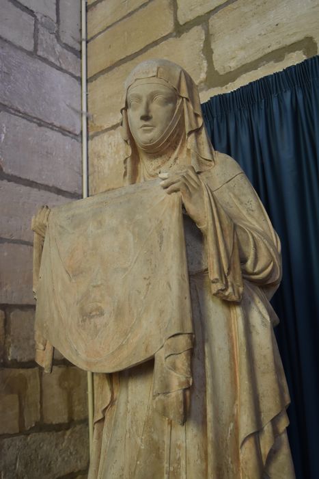 statue (grandeur nature) : Sainte Véronique, vue partielle