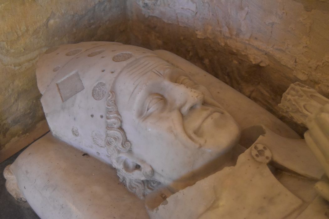 statue funéraire de Jean de Marigny, archevêque de Rouen, vue partielle