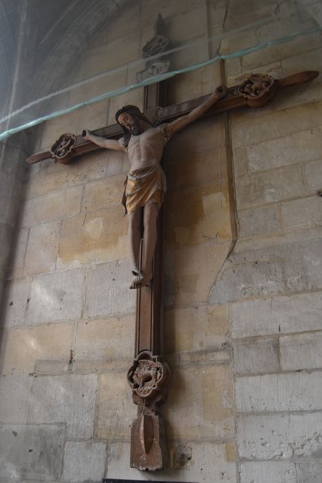 statue : Christ en croix