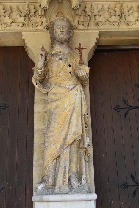 statue : Christ bénissant