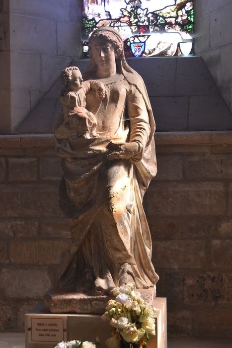 statue : Vierge à l’Enfant