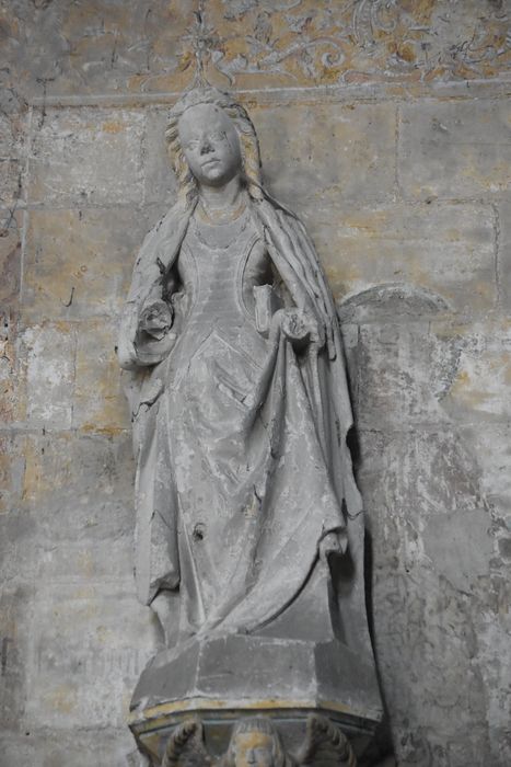 statue : sainte non identifiée