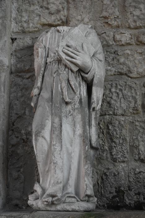 statue (fragment) : saint non identifié