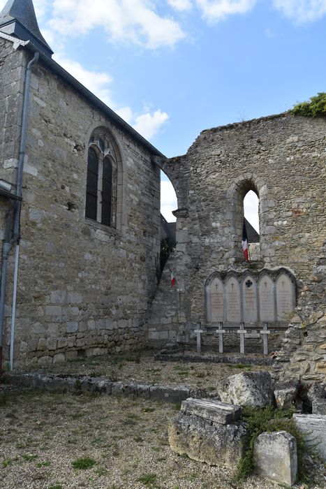 ruines situées à l'Est de l'actuel chevet, vue partielle