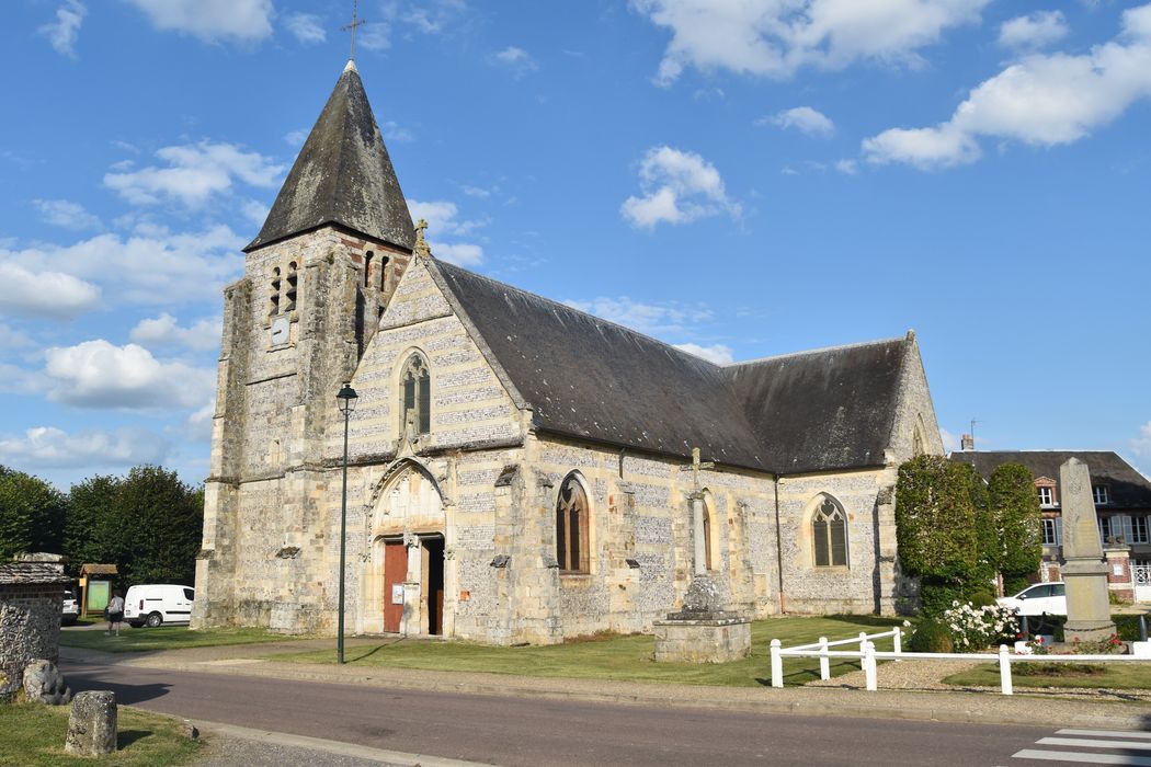 Eglise et le terrain y attenant