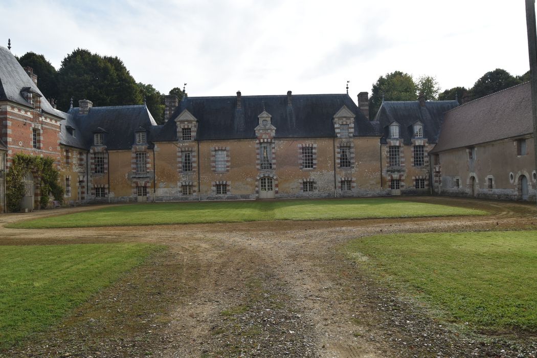 cour intérieure, aile est, façade ouest