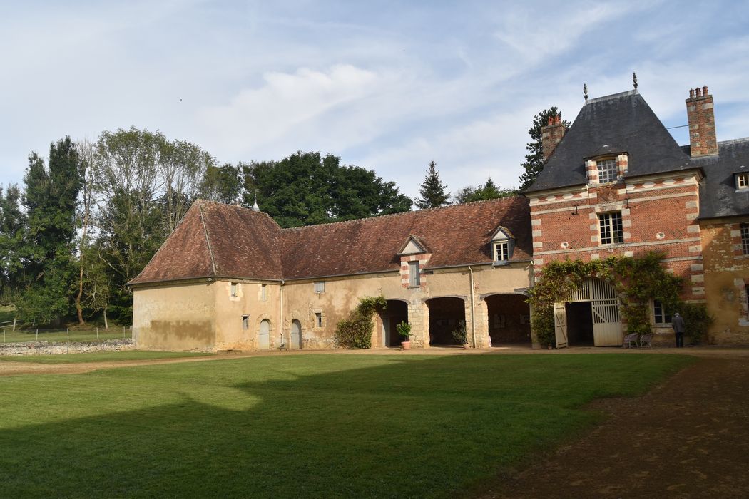 cour intérieure, aile nord, façade sud, vue partielle